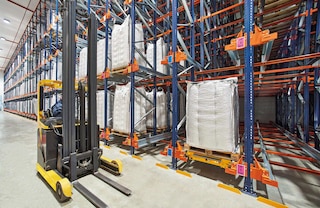 A Pallet Shuttle racking system allows for the storage of big bags