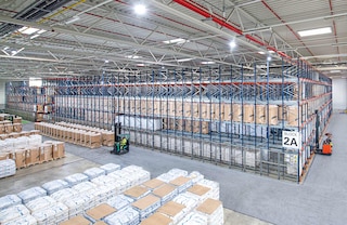 The Pallet Shuttle is a high-density storage system that maximises the available surface area