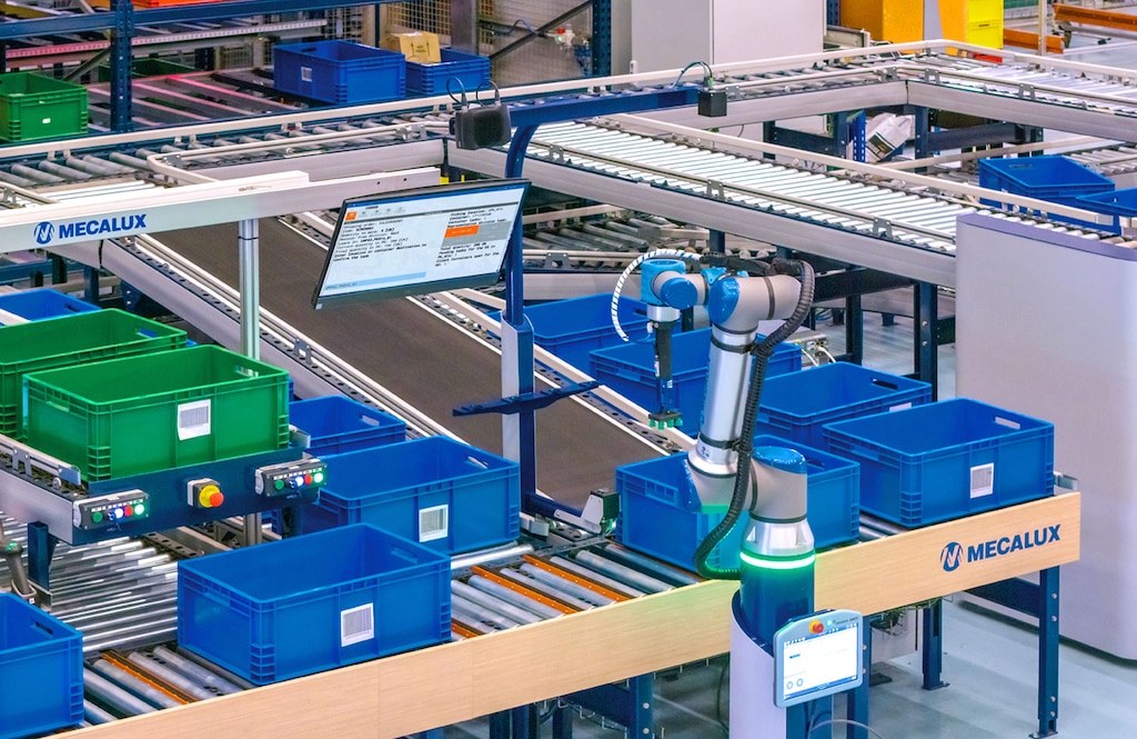 Mecalux’s picking robot completely automates order picking