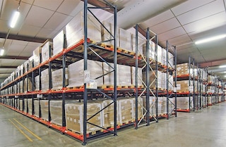 The push-back rack is space optimisation The push-back rack is space optimisation
