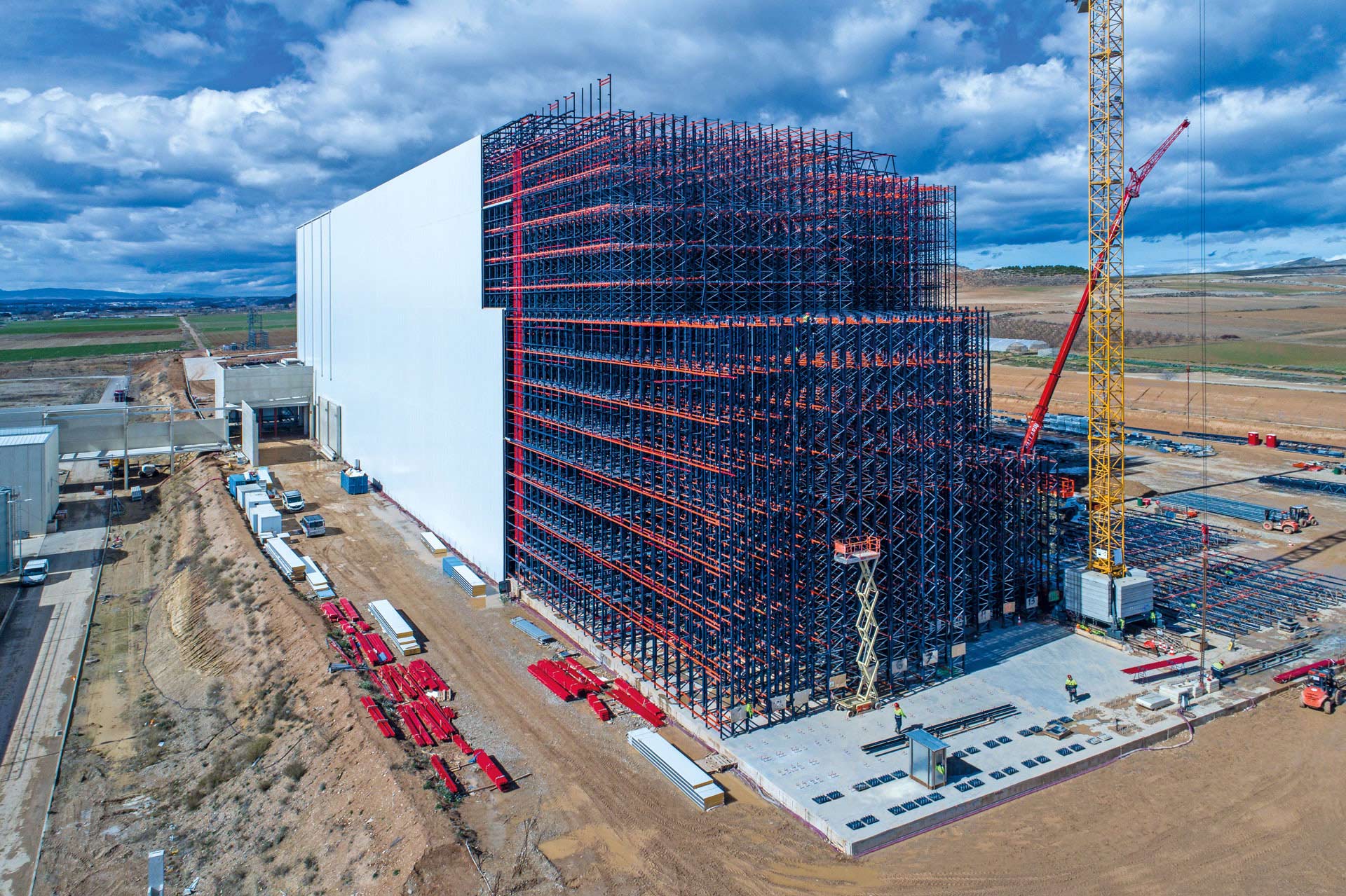 Rack supported buildings allow for shorter project implementation times compared to traditional warehouses