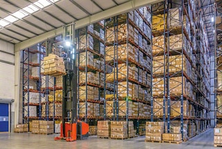 Rack supported warehouses can be designed with selective pallet racking or drive-in drive-through racking systems