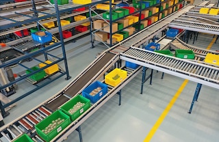 A box conveyor system connects the racks with the picking stations
