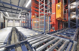 Thanks to their resistance to low temperatures, stacker cranes can be used in cold stores