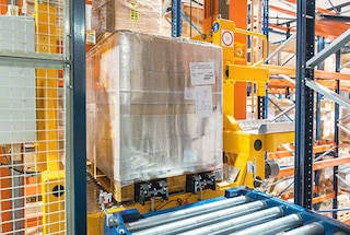 The outgoing conveyor moves the pallet to the end of the aisle