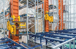 Trilateral stacker cranes can operate in cold-storage and freezer warehouses that run between 0 °C and 40 °C
