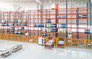 Trilateral stacker cranes are perfect for automating small storage systems, e.g. with a single aisle