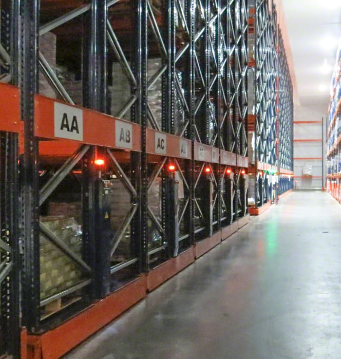 Frozen storage chamber in South Africa features Movirack mobile pallet racks by Mecalux