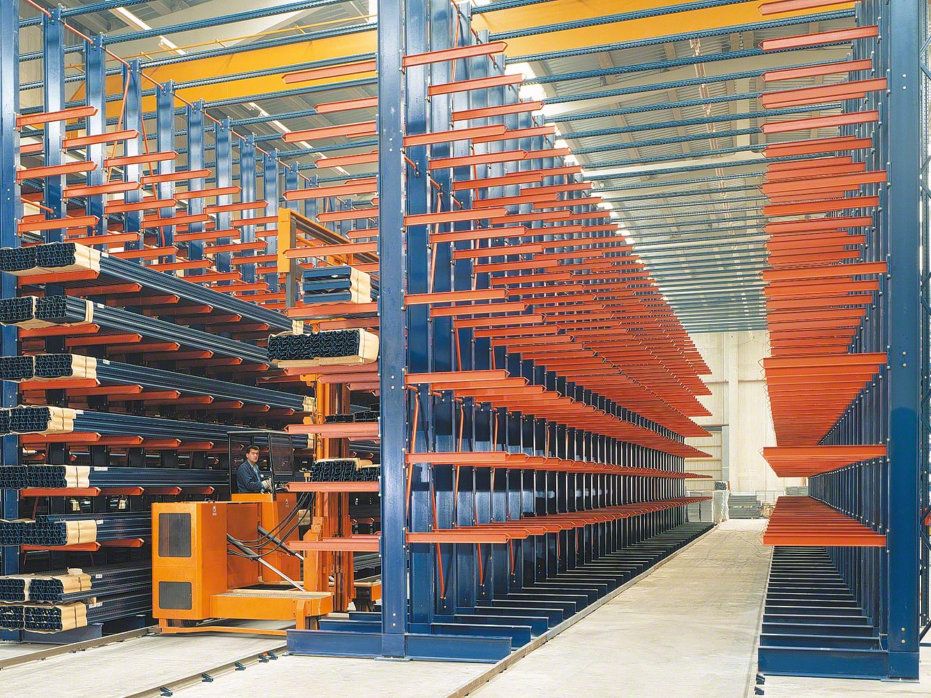 Medium and heavy duty cantilever racks Cantilever racking www