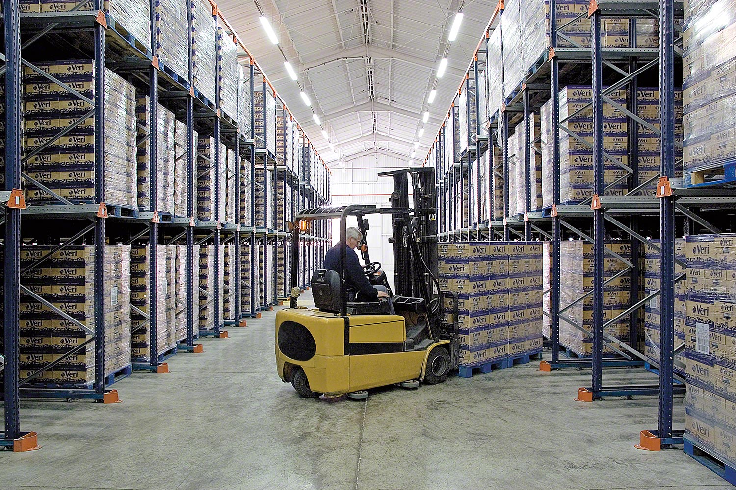 Drive in pallet  racking Pallet  racking www mecalux  com