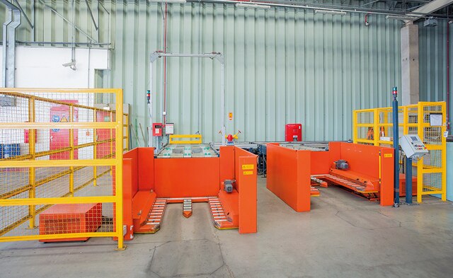 Before entering the automated warehouse, goods must pass through the checkpoint
