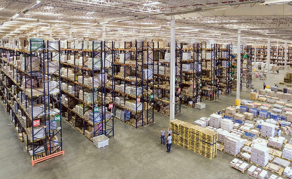 Mecalux designed a multi-solution warehouse to manage the large variety of products the company stocks and to efficiently optimise the space of the installation