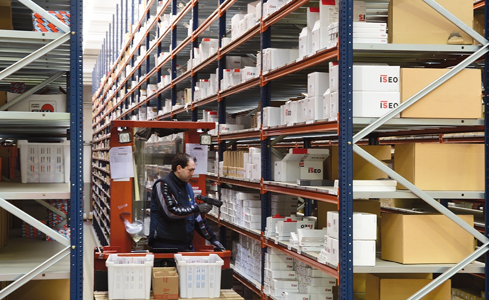 Example of pallet racking for picking at Malfatti & Tacchini warehouse ...