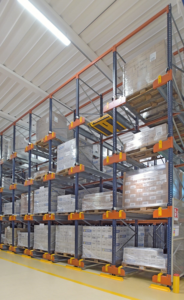 In the manufacturing warehouse a racking block was constructed with the semi-automatic high-density Pallet Shuttle system