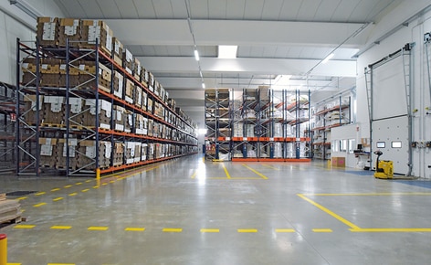 The combination of five storage systems boosts the productivity of a beverages manufacturer