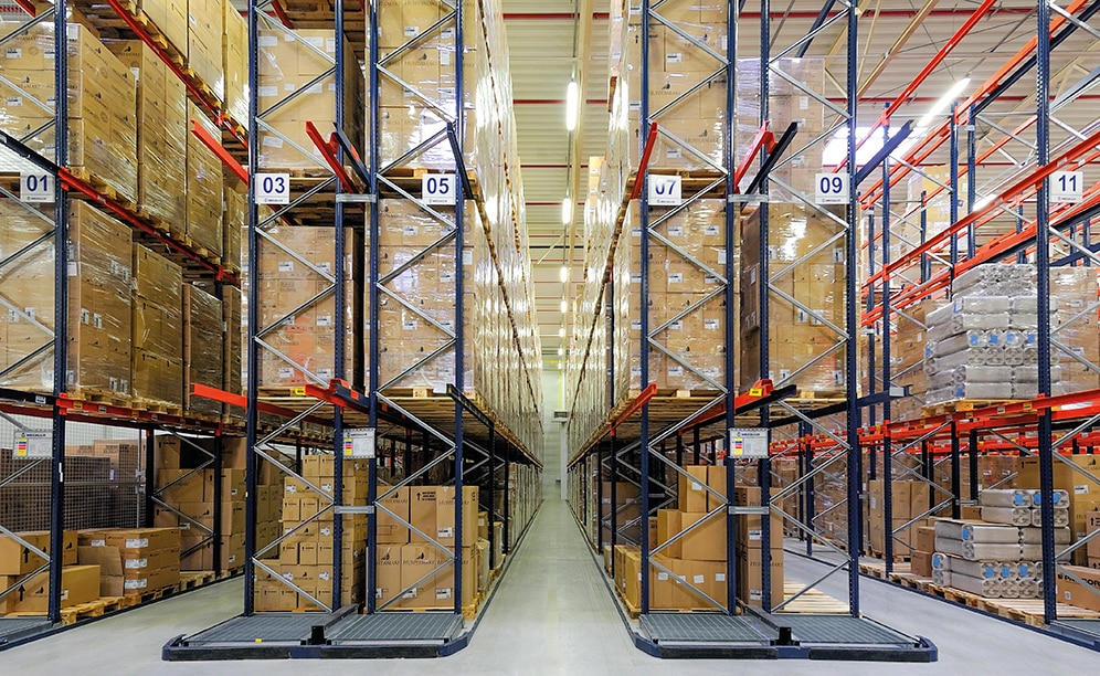 The Huhtamäki warehouse can store 8,600 pallets