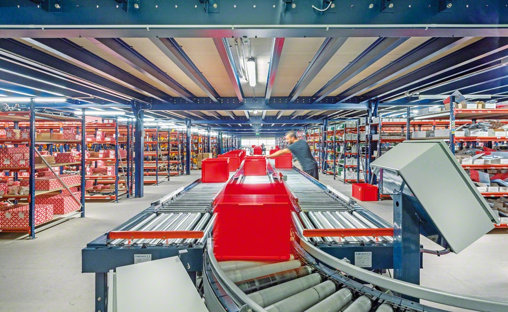 Implementation of a continuous and automatic transport system connecting all the floors