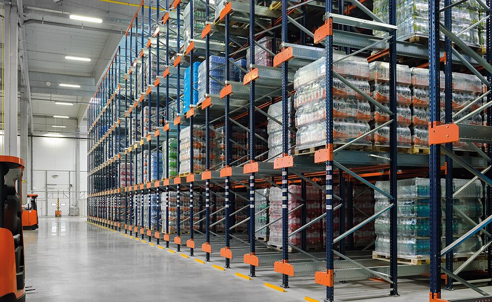 The compact pallet racking allocated to medium and low turnover products