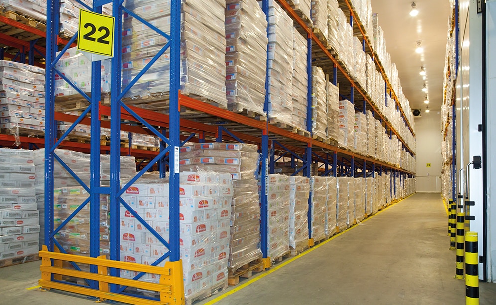 The conventional cold storage has capacity for more than 1,500 pallets and it is equipped with conventional racks