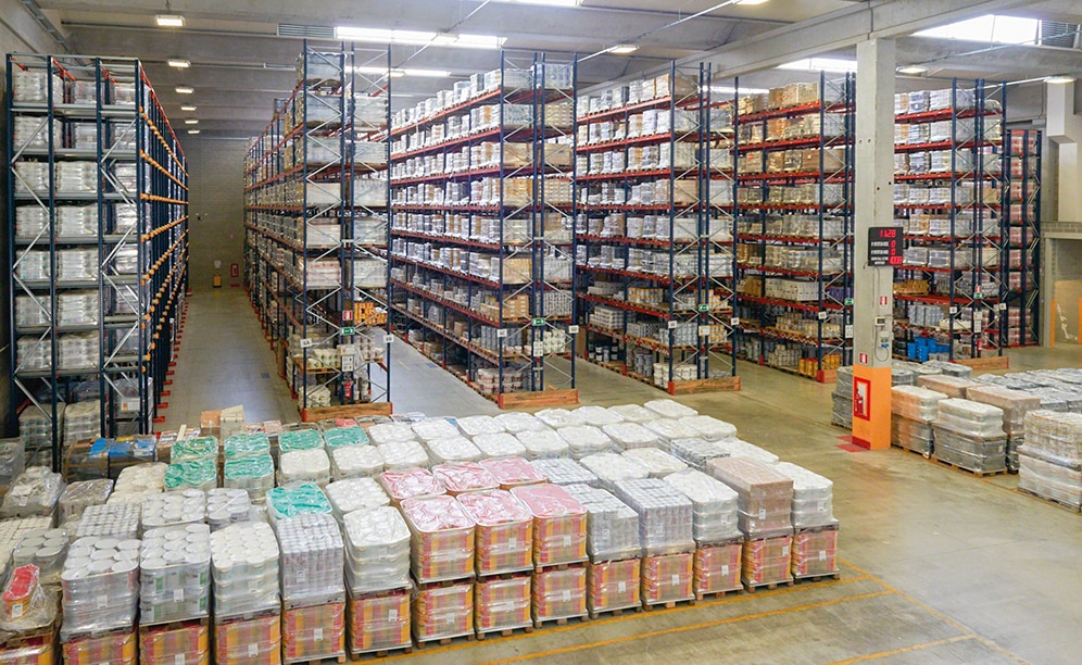 Cromology’s new, 22,000 m2 distribution centre has a storage capacity of 35,000 pallets