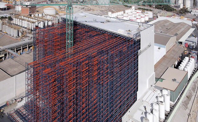 Mecalux assumed the responsibility to design, build and ready the new Cepsa warehouse as a turnkey project