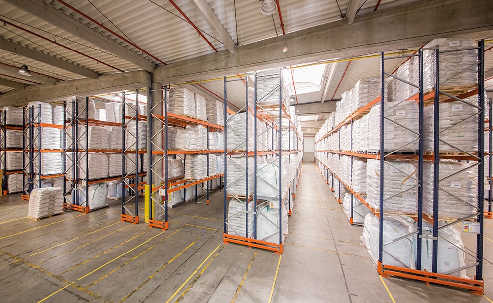 The new 11,000 m2 warehouse with a capacity that exceeds 10,000 pallets of various sizes