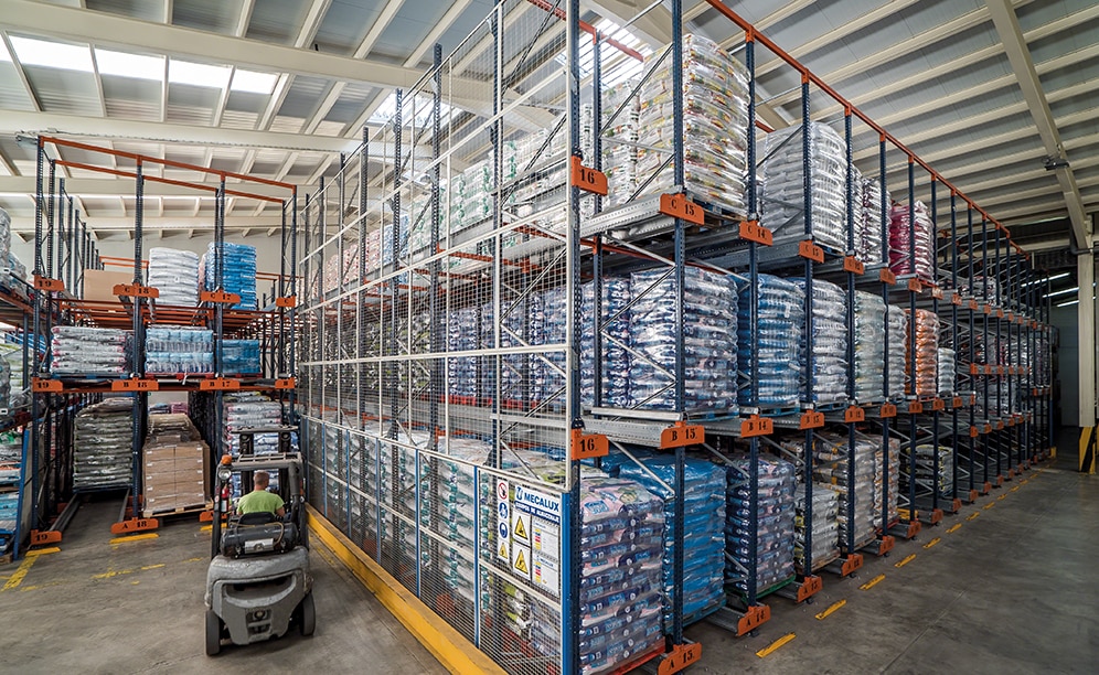 The warehouse has a 1,500 pallet capacity dispersed over 62 channels that are 13, 21 and 23 m deep